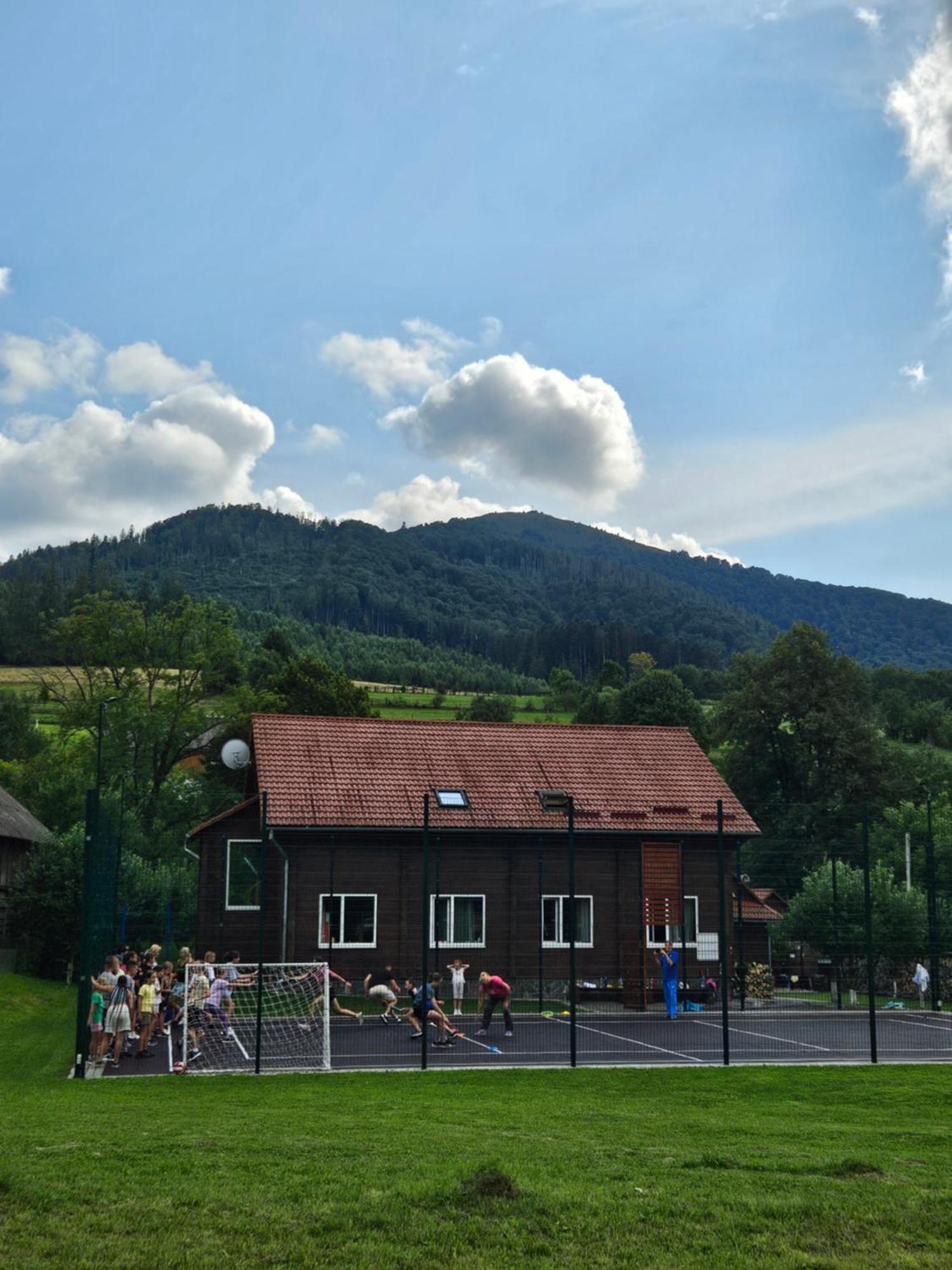 Зачаровані Карпати, Воловець Extérieur photo